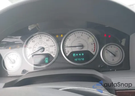 2010 Chrysler Town & Country Touring from USA, damaged, VIN 2A4RR5D19AR305396